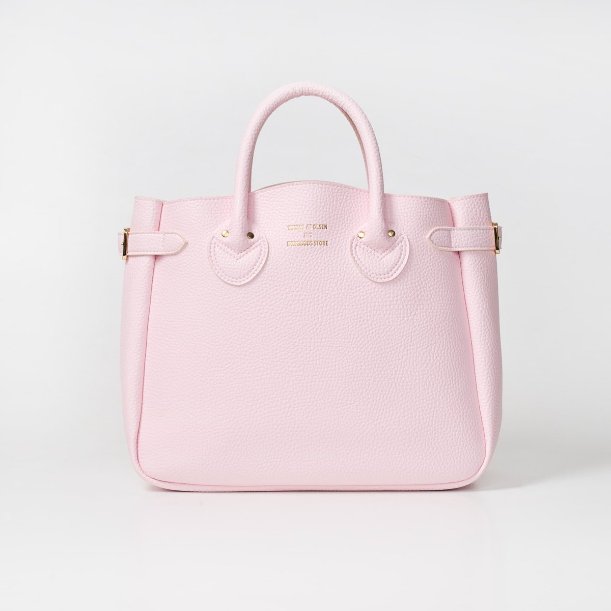 storetkj's tweet image. 《新着》sweet presents YOUNG &amp;amp; OLSEN The DRYGOODS STORE BELTED TOTE BAG BOOK PINK
🔗tkj.jp/book/?cd=TD078…

大人気「ヤングアンドオルセン」が人気ファッション雑誌「sweet」コラボ！
人気のベルテッドトートをベースにしたかわいいピンクバッグができました👏💗
#宝島ch #bags