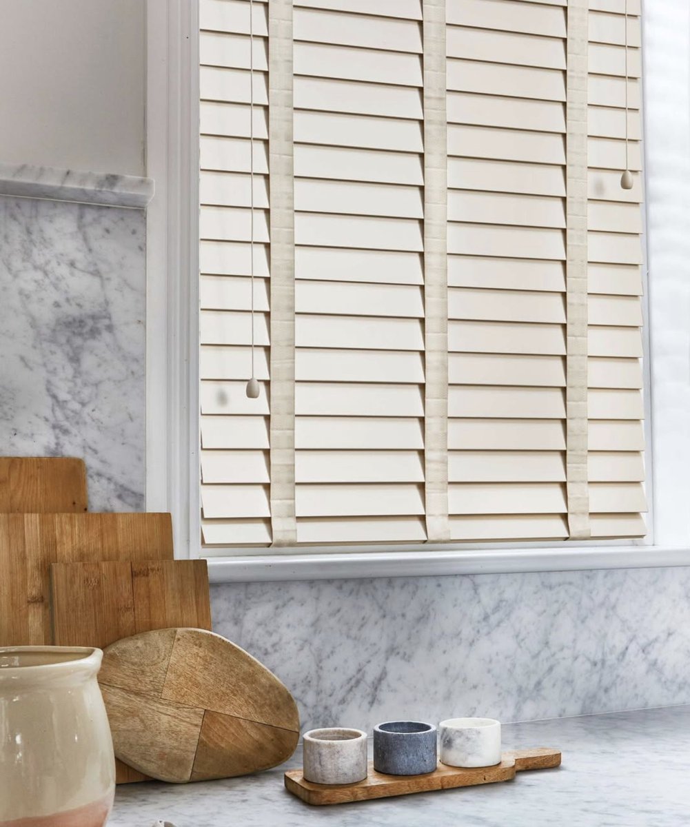 Curtaincraft's tweet image. Whether you have a large kitchen and want a naturally inviting finish, or a durable blind for a compact space, we will have the perfect window dressing for you. 

Discover more bespoke soft furnishings at curtaincraft.co.uk or contractcurtains.co.uk

#customblinds #window