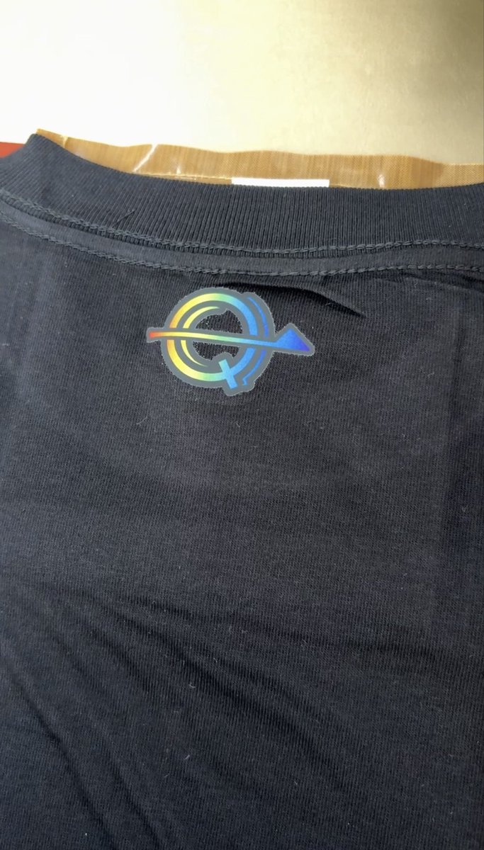 前回プレゼント🎁したやつをよく着てくださってるからお渡したNew Tシャツを早速🥺✨
個人的こだわりポイントは背面の襟下にさりげなくある一Qさんのロゴマークがシャレオツだと思ってます✨