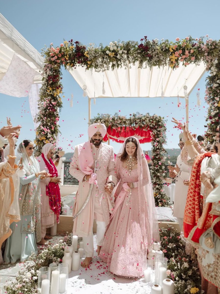 HELLOmagIndia's tweet image. #Congratulations are in order for #MehreenPirzada &amp;amp; #ArshAulakh who tied the knot in an intimate Himachal ceremony, marking it simply “26.04.26.” Soft pink, silver florals, &amp;amp; understated elegance all the way. #HELLOMagazine #HELLOIndia #JustMarried @Mehreenpirzada