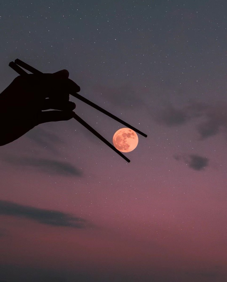 Moon tweet media
