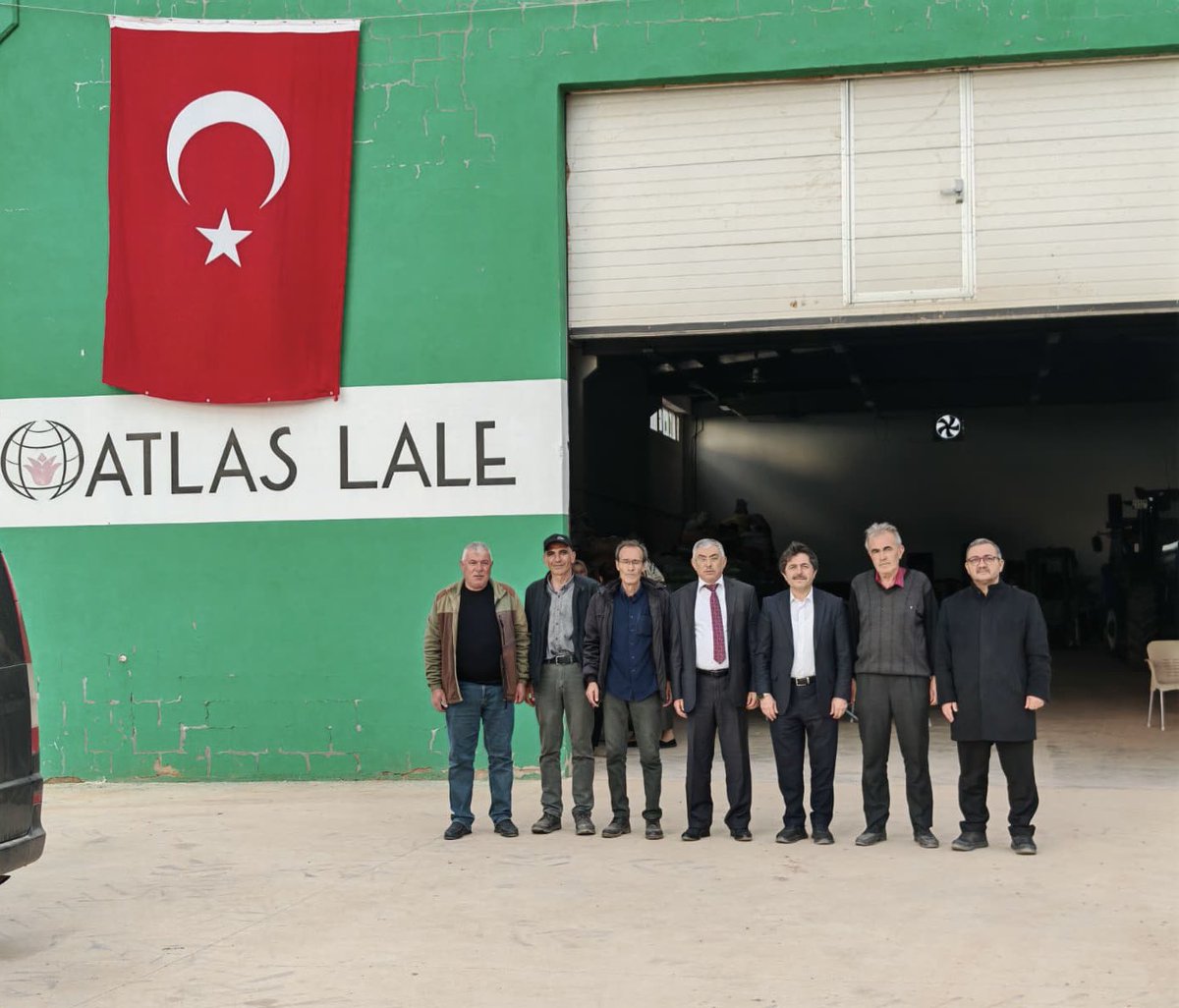 tkdkkaraman's tweet photo. Karaman Milletvekilimiz Sn. Osman Sağlam Kurumumuz tarafından desteklenmiş olan Atlas Lale firmasına ait üretim sahasını ziyaret etti. Ziyarete İl Koordinatörümüz Dr. Özgür Öztürk de katılım sağladı https://t.co/tqjAwmaHWP