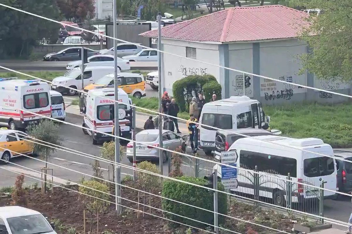 dybolaygazetesi's tweet photo. 🔴Bağlar’da Kavşakta Kaza: Minibüs ile Ticari Araç Çarpıştı, 3 Yaralı
https://t.co/7T3G95hmaR
#Boynu #IBAN'ını #Yağız #sallandık #meteoroloji #GSvFB #viop https://t.co/65pKewEvlK
