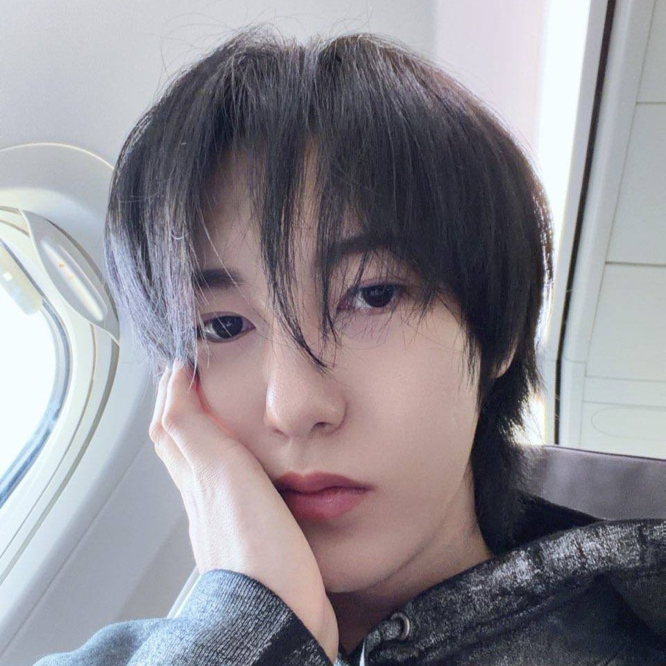 binaY______^ tweet media