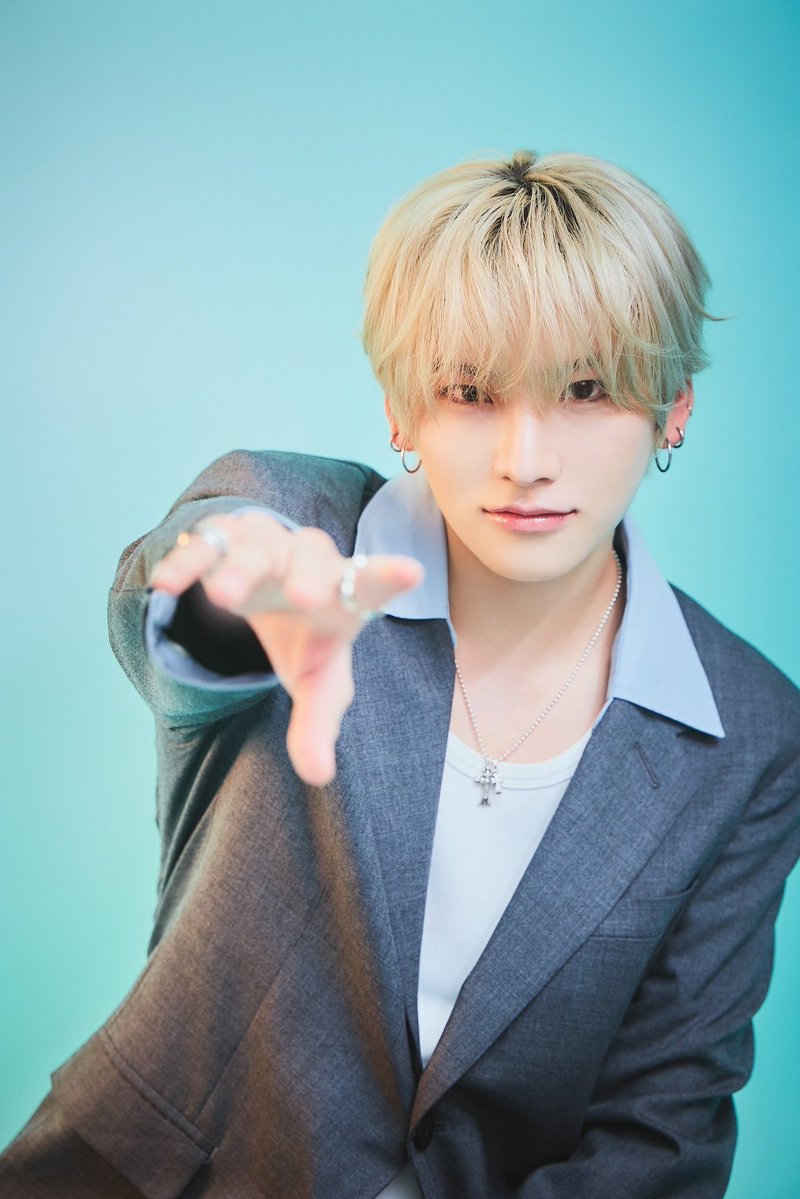 ^ 𐋣 ^ tweet media