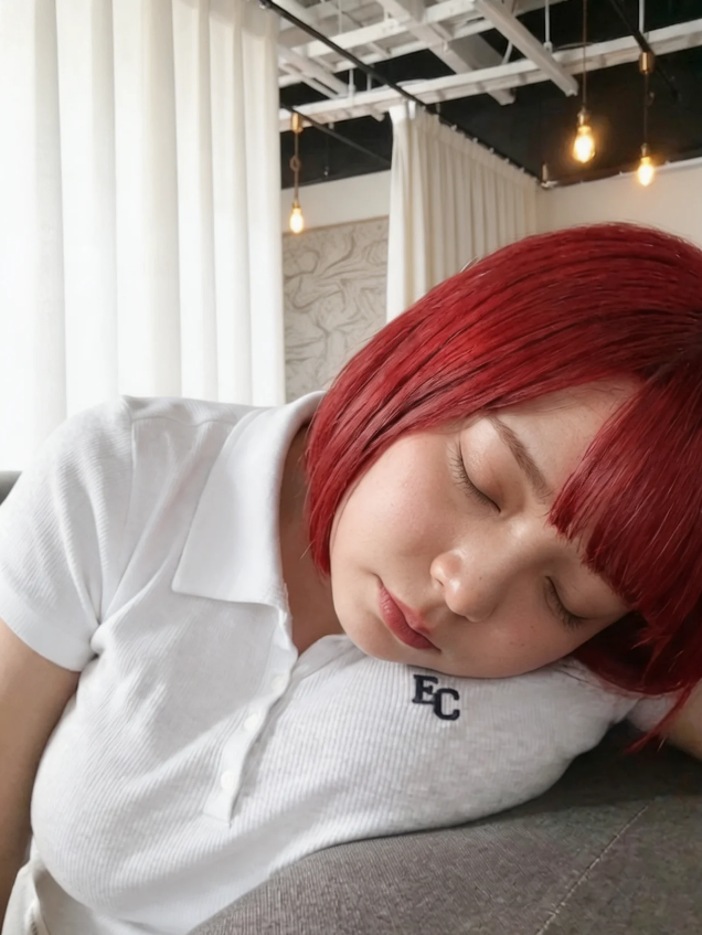 枕が必要ないデブギャルがこちら