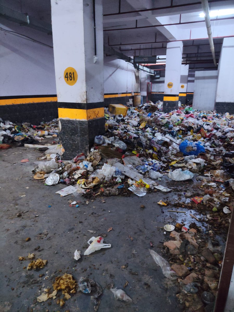 Sanjeev11840054's tweet photo. @CeoNoida @GrNoidaWest_ @MoHFW_INDIA @CMOfficeUP @dmgbnagar @PIB_India @LiveLawIndia It's matter of shame. I have done several tweets regarding serious issues at Amrapali Golf homes, near shaberi. No authority is able to do anything for good. Common voters r loosing faith. Regard https://t.co/NwVCYpXI9j