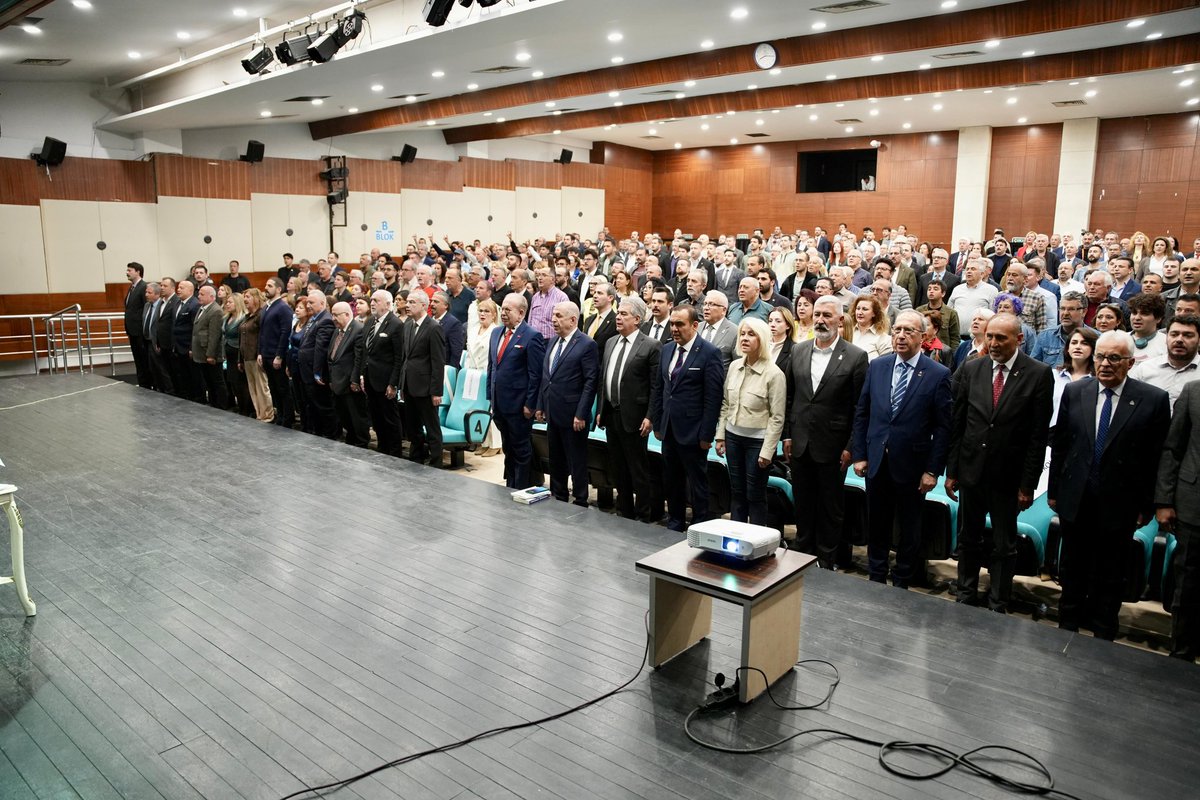 umitozdag's tweet photo. 4 gün süren İzmir ziyaretimizde yanımızda oldukları için tüm İzmir halkına teşekkürler... https://t.co/qFd8ROiGvR