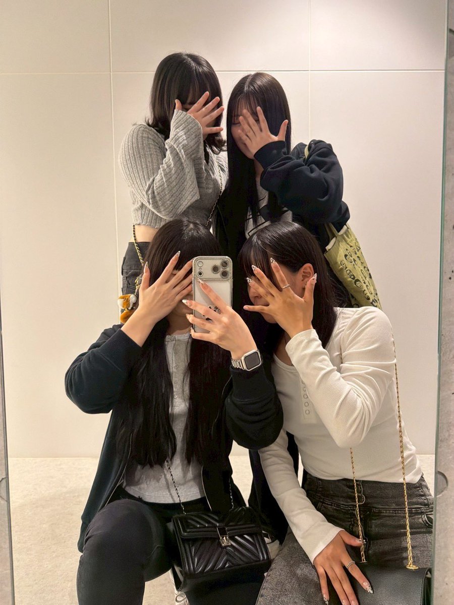 lili__xd93's tweet photo. みんなそれぞれの場所から来てて奇跡的に集まれた✨
たくさんお写真も撮れて色んなお話もできてほんとに楽しかったᐡ ̳ᴗ  ̫ ᴗ ̳ᐡ💗
また集まりたいなぁ~🎶
各々推し愛が強かった😻💖
 #うちらが☝🏻🎀 ってLINEグルできたのかわちい🤍
♡ @AkariSdn 
♡ @gyu_chan924 
♡ @m____aika26 https://t.co/u2XP4AR91U