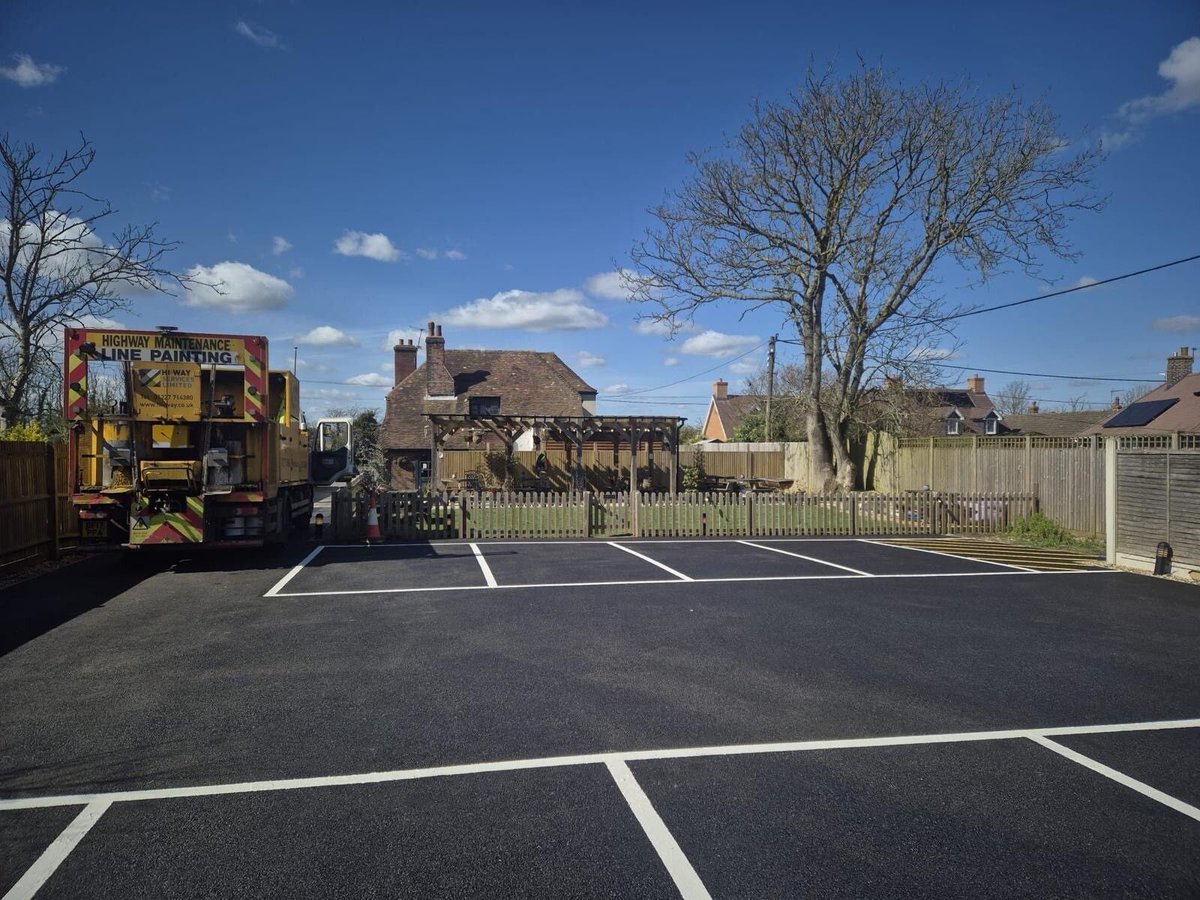 hiwayservices's tweet image. Here’s a recent job on a newly resurfaced site. Careful planning &amp;amp; precise lining helped maximise spaces while keeping access safe and easy to use.

Need a new layout or refresh?
📞 01227 714 380 | hi-way.co.uk

#CarPark #LineMarking #ParkingDesign