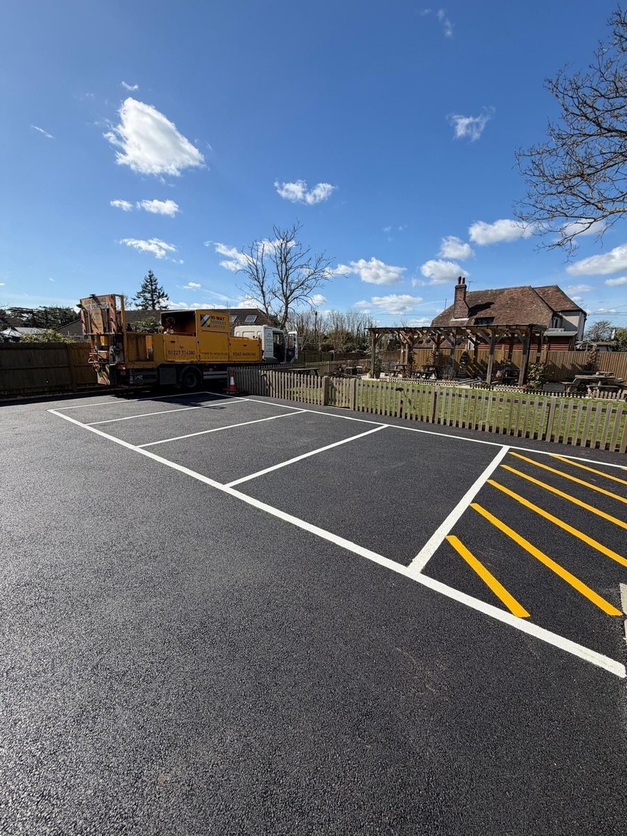 hiwayservices's tweet image. Here’s a recent job on a newly resurfaced site. Careful planning &amp;amp; precise lining helped maximise spaces while keeping access safe and easy to use.

Need a new layout or refresh?
📞 01227 714 380 | hi-way.co.uk

#CarPark #LineMarking #ParkingDesign