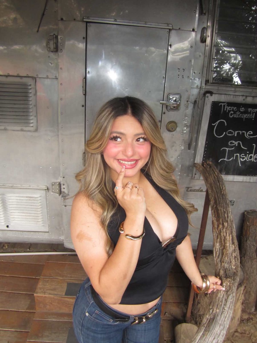 nat_cosplays_'s tweet image. 📷🍵🛍️ 
#matcha #shopping #camera #digicam #photoshoot