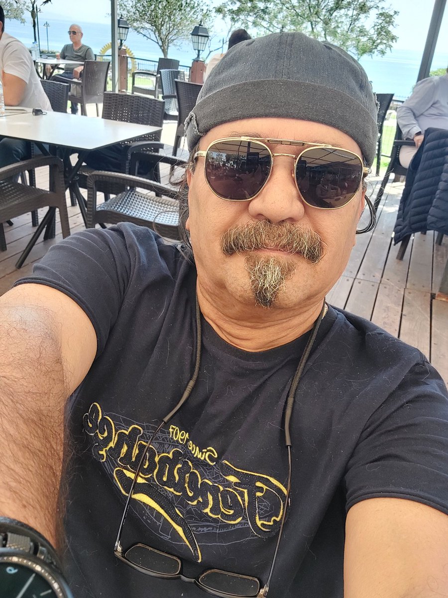 Öyle yada böyle, herzamanki gibi FENERBAHÇE t shırt ümü üstüme geçirir gezmeye çıkarım.