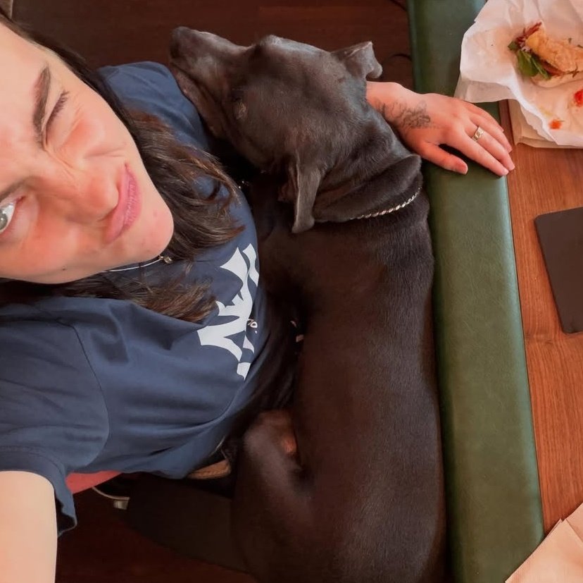 mds que saudades desse cachorro, e dessa sumida um pouquinho tbm, mas olha ele 😭😭😭😭