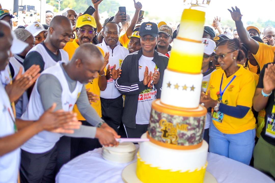 aniku_jakii256's tweet photo. PLU members, Ministers & MPs in celebrated 52 years of Muhoozi Kainerugaba.
Honoring a legacy of service, leadership & dedication to peace, security and accountability.
Graced by the presence of Deputy Speaker Thomas Tayebwa as Chief Guest.
#GeneralMK52 #Run4Hope #GoldenPosts https://t.co/Q8tPKjPEbo