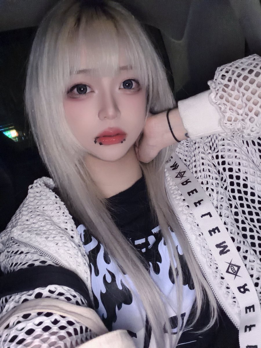 LuciDreaM_RIA's tweet photo. 저번주 언젠가의 퇴근길 https://t.co/mfm249Yq8m