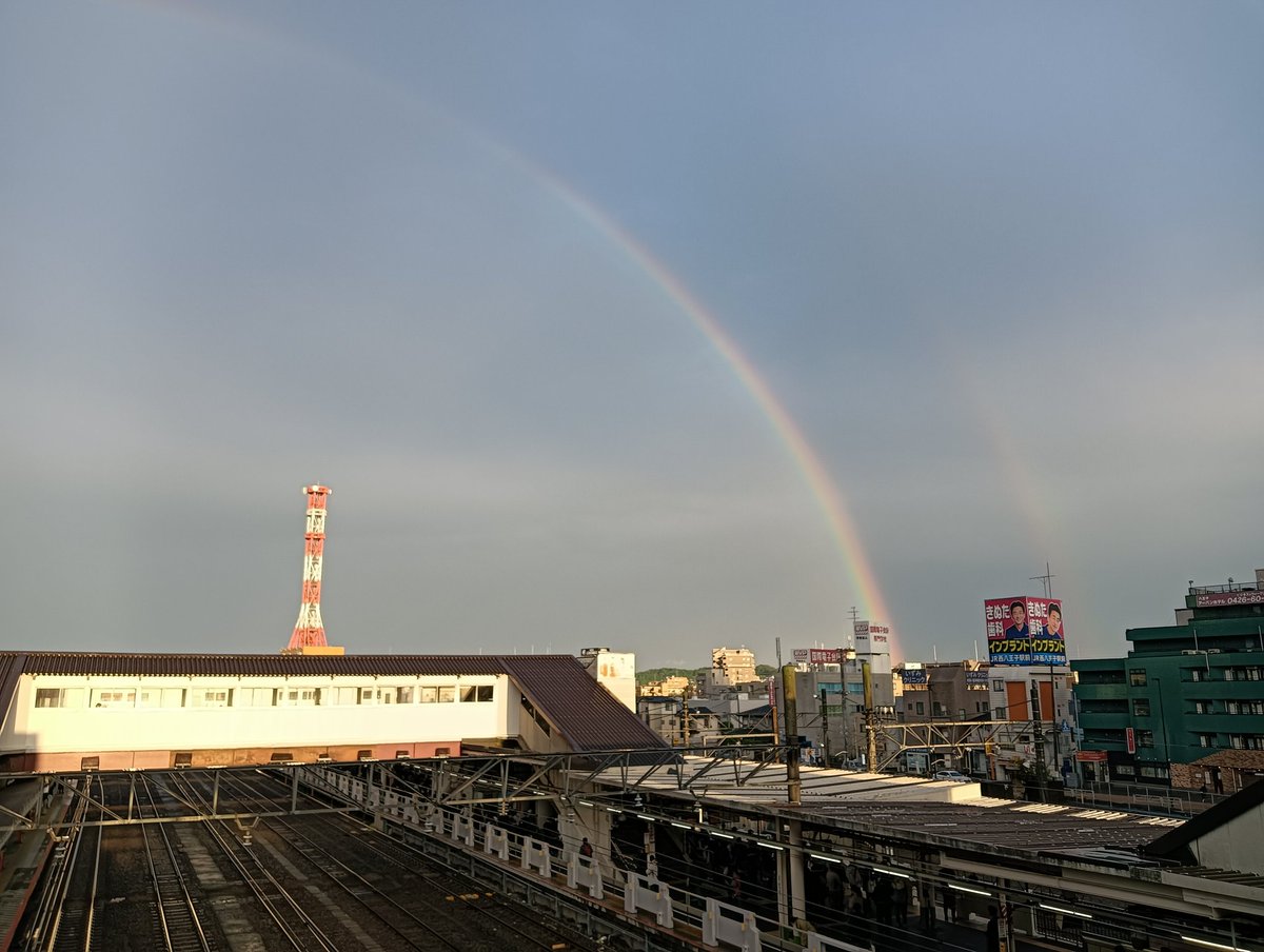 虹‼️🌈
朝電車が40分遅れで、フレックス勤務で早く出社してるのに、帰るのも遅くなって1日憂鬱だったけど、虹見れたのでOKとする‼️🌈