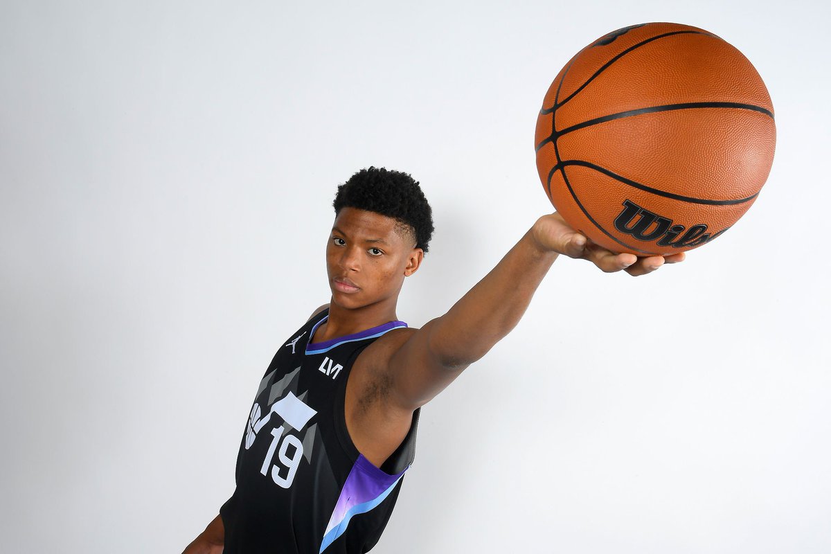 ananJazz tweet media