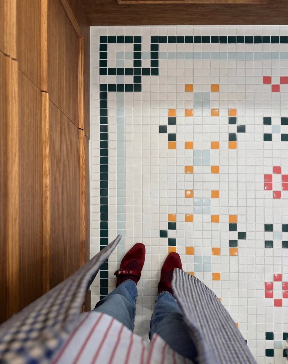 HISBALITmosaico's tweet image. ¿𝗗𝗼́𝗻𝗱𝗲 𝘁𝗲 𝗶𝗺𝗮𝗴𝗶𝗻𝗮𝘀 𝗲𝘀𝘁𝗲 𝘀𝘂𝗲𝗹𝗼? 🌸
Un jardín de primavera hecho mosaico, pieza a pieza.
Diseño de Patrizia Lizalde
👉Descúbrelo aquí: bit.ly/4cWoRzs
#Hisbalit #Mosaico #Interiorismo #Diseño #Arquitectura