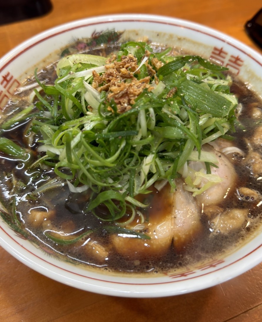 ramentetsushi's tweet photo. お世話になりますラーメン哲史です。「神戸ポーク豚トロネギそば」「豚ホルモン入り味噌つけ麺」「神戸ポーク豚トロ醬油馬鹿つけ麺」「シマチョウ中華そば」「和風白湯つけ麺」「豚ホルモン丼」あります。ゴボウ麺もたくさん用意してます。よろしくお願いします。 https://t.co/wiqvQPebwv