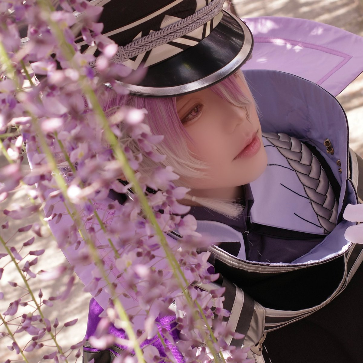 # コスプレイベントで言われた衝撃的な一言 ではないけど、藤ロケするぞ！って車でスタンバイして駐車場出ないうちに、すれ違いざまロマンスグレーのおじ様が「藤と同じ髪だね😆」と撮影地の敷地に入る前にハイライトくれたなァ…と思ったけども本当に藤の髪だった。