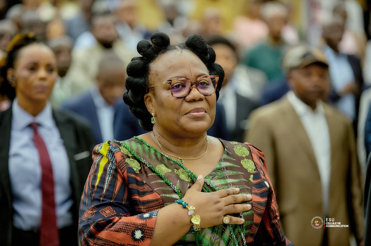 KitutuJonathan's tweet photo. Cette dame commet des grave bavures jusqu’au point de révoqué un DG qui est parmi les fondateurs de l’UDPS et qui de surcroît a été conseiller d’Etienne Tshisekedi wa Mulumba. Cette dame remplace partout par des médecins. @Presidence_RDC @fatshi13 https://t.co/kGCpqPkPDu