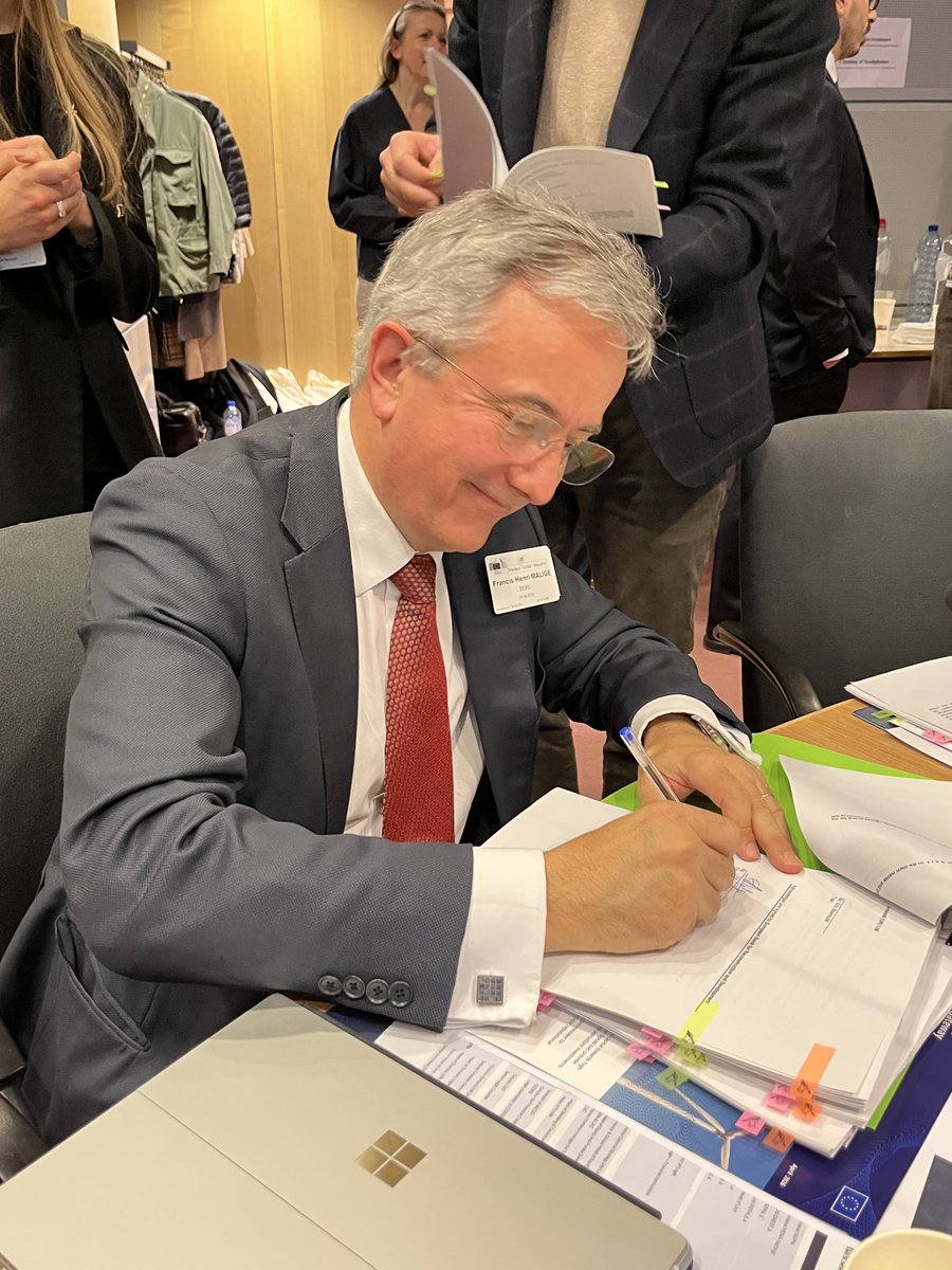 EBRD's tweet image. Delighted to make a €50m equity investment in the Global Green Bond Initiative Fund to support local green bond markets. Our investment forms part of a DFI consortium commitment, working w/ @EU_Partnerships &amp;amp; supported by #EFSD+ guarantees. #GlobalGateway ec.europa.eu/commission/pre…