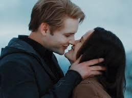 𝓔𝓈𝓂𝑒 𝒜𝓃𝓃𝑒 𝒞𝓊𝓁𝓁𝑒𝓃 tweet media