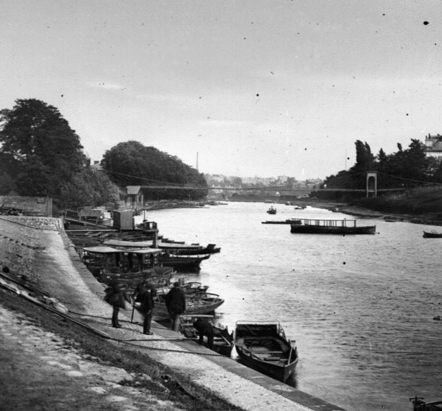 cwacmuseums's tweet image. The #MondayMotivation from the History Hub is this lovely view of the old Suspension Bridge, in The Groves, #Chester,  in circa early 1900s.