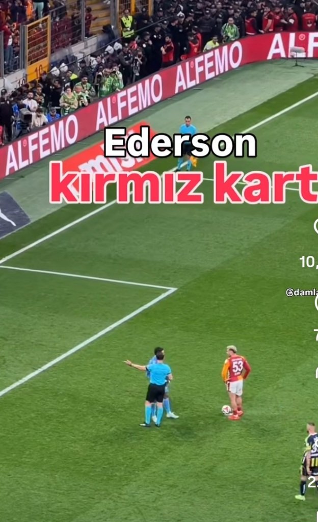 recep_atom's tweet photo. @hunkarmutlu Bünyamin Gezerin'in teknik analizdeki pozisyon yorumunu KINIYORUZ 14 üncü kural uygulanmadı diyor, baksın bakalım uygulanmış mı, top penaltı noktasına konmuş, atıcı belirlenmiş, daha ne olacak, Ederson ısrarla kaleye geçmiyor. Dahası tükürük veya söylemler de var https://t.co/dIWWz5vTc4