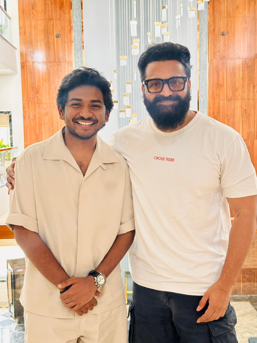 iam_Tharani's tweet image. #RishabShetty met 'Ken Karunaas' and appreciated his performance in #Youth after watching the movie..🤍👏🏽