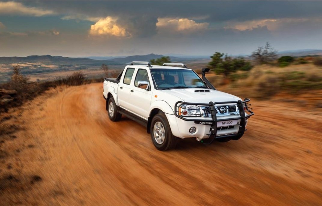 Shikonekeni_'s tweet photo. While your Ford Ranger Raptor is adjusting drive modes, the Nissan NP300 is already 50km deep into the gravel… dusting egos 😭 https://t.co/QmrV9pW7Wi