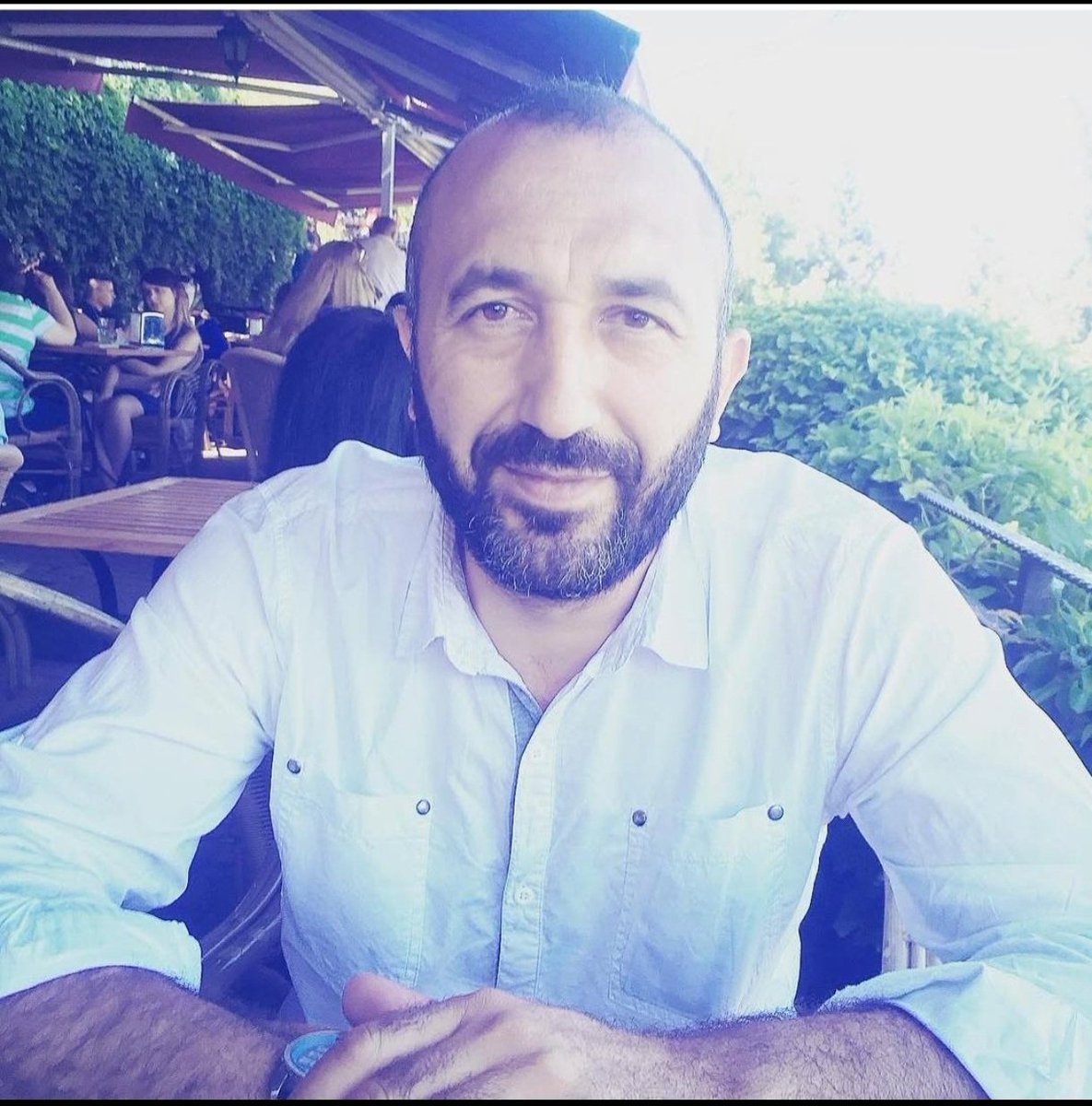 mkorkmaz62's tweet photo. Bir KHK lı ölümü daha!

İki çocuk babası KHK lı Hakan Gönen yaşamını yitirdi.
Ailesine ve yakınlarına başsağlığı ve sabır diliyorum. https://t.co/akJlXcbx6g