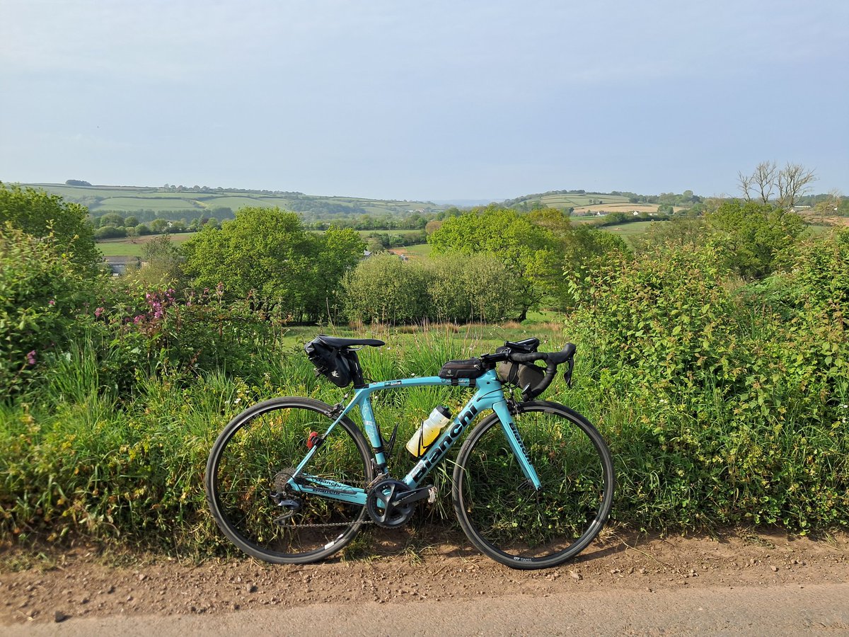 CB_cycles's tweet photo. A few pictures from a Sunday afternoon spin on the bike yesterday. Nice easy spin with a couple of hills and a stop in Silverton for a Costa from the Spar Shop on the village green ๐โ
๏ธ๐ดโโ๏ธ #cycling #sundayride #ukcyclechat https://t.co/22tGhoNYA7