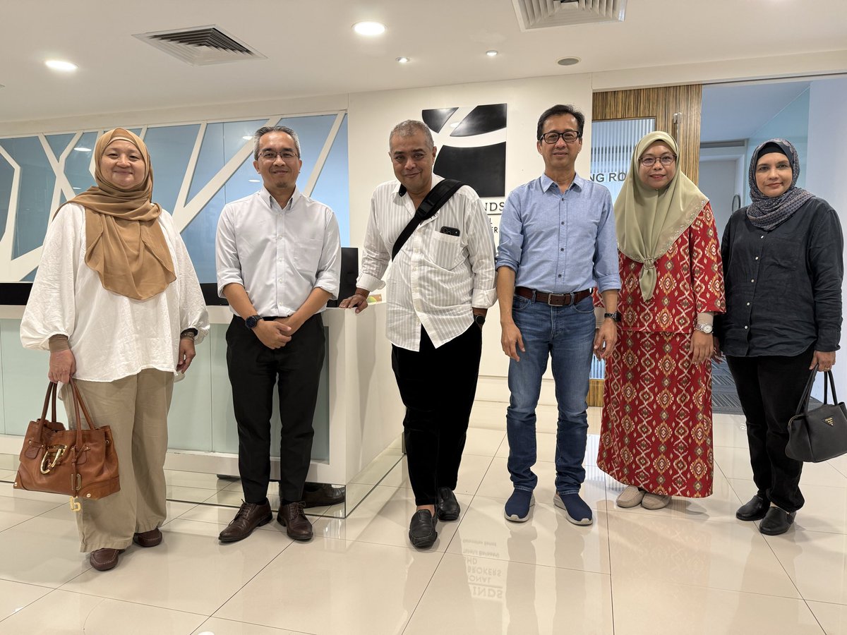RoslanEffendi's tweet image. We had a fruitful discussion with En Raja and Liza from Tradewinds Int’l Insurance Brokers at Capsquare Building, KL. Great conversations on opportunities, growth, and future collaboration ahead.

#Lumeminds #LeadershipDevelopment #CorporateTraining #TalentGrowth