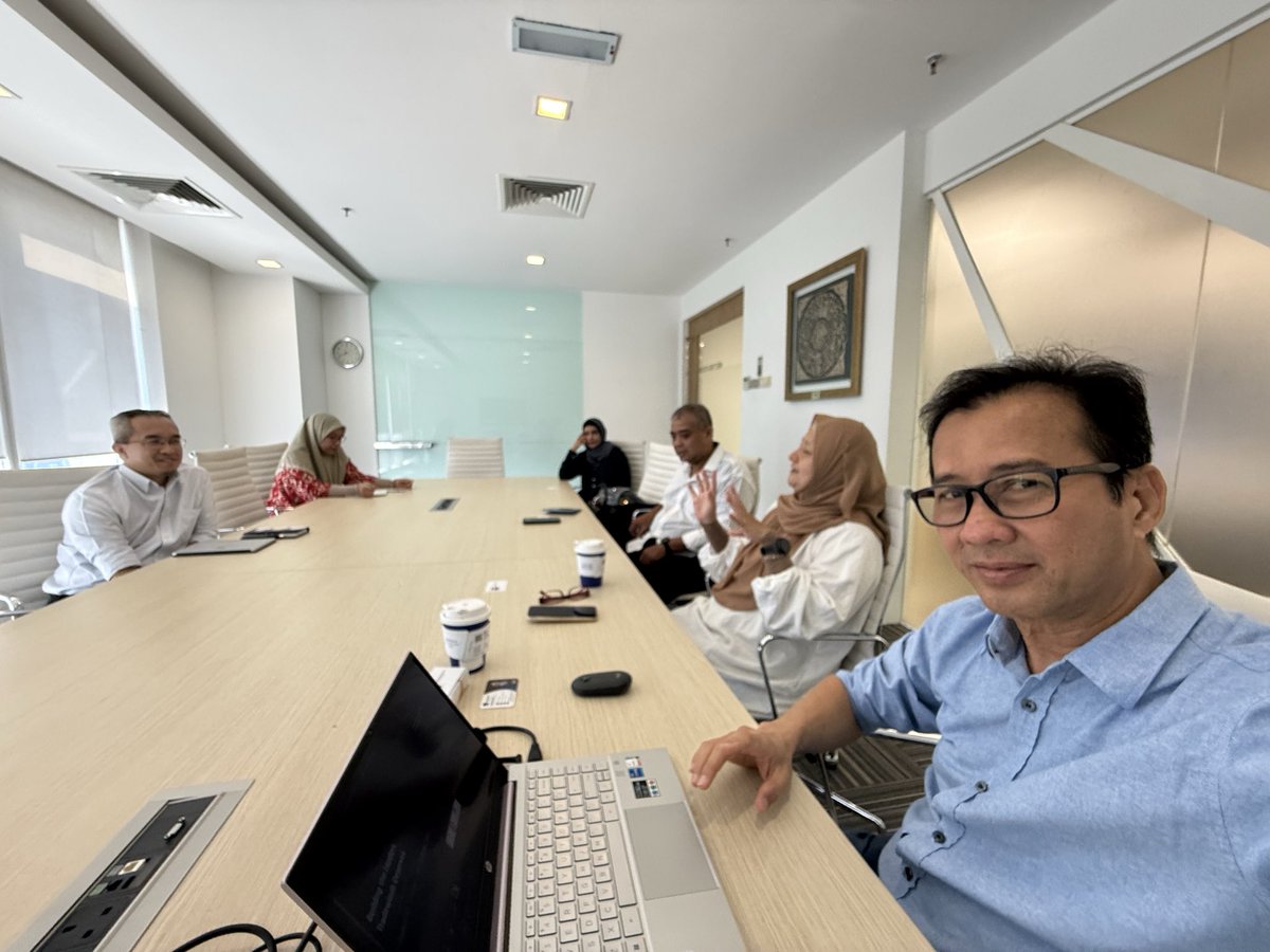 RoslanEffendi's tweet image. We had a fruitful discussion with En Raja and Liza from Tradewinds Int’l Insurance Brokers at Capsquare Building, KL. Great conversations on opportunities, growth, and future collaboration ahead.

#Lumeminds #LeadershipDevelopment #CorporateTraining #TalentGrowth