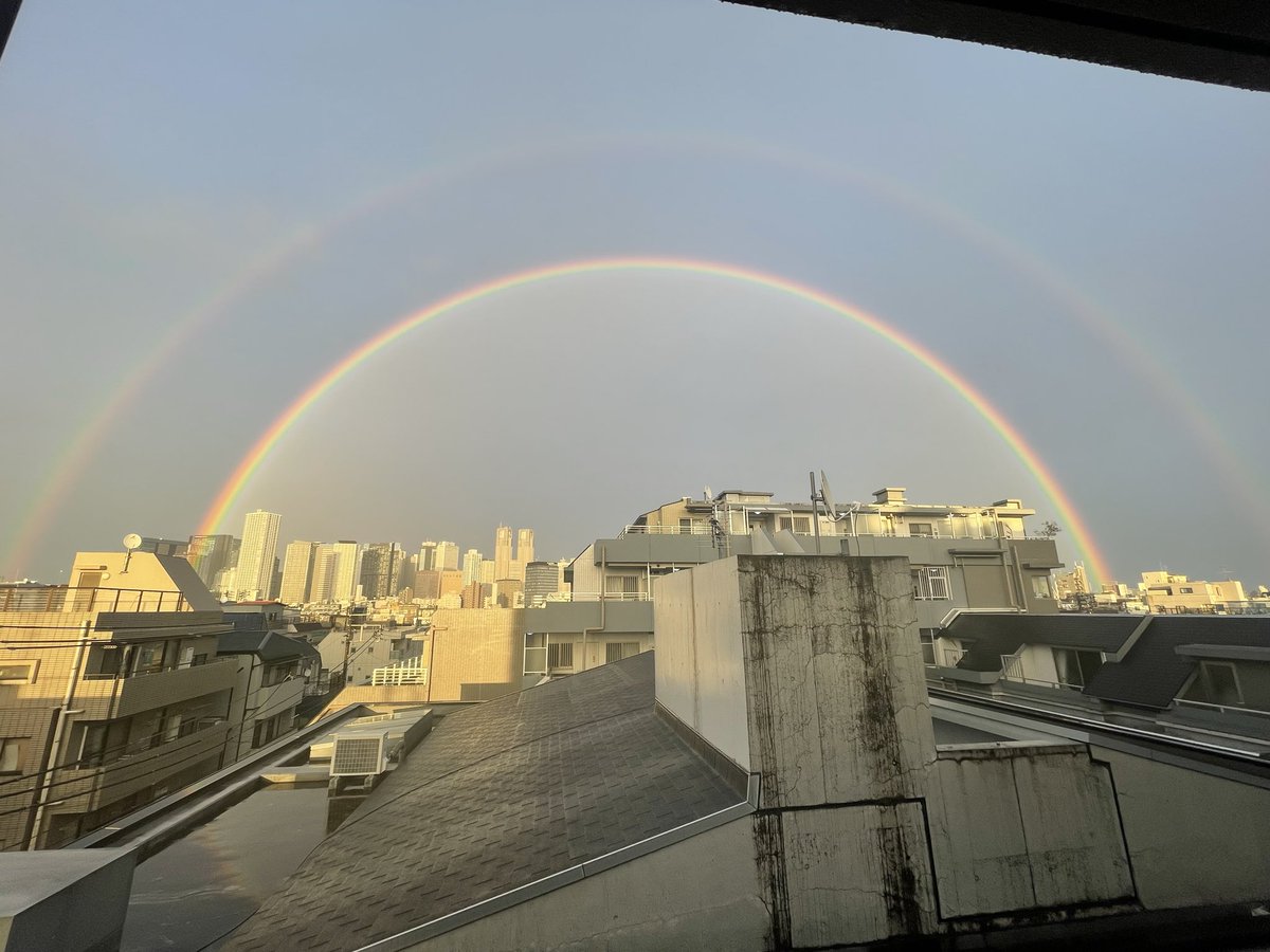 skmztit's tweet photo. 虹、いかつ！🌈 https://t.co/yOTiM3e7t3