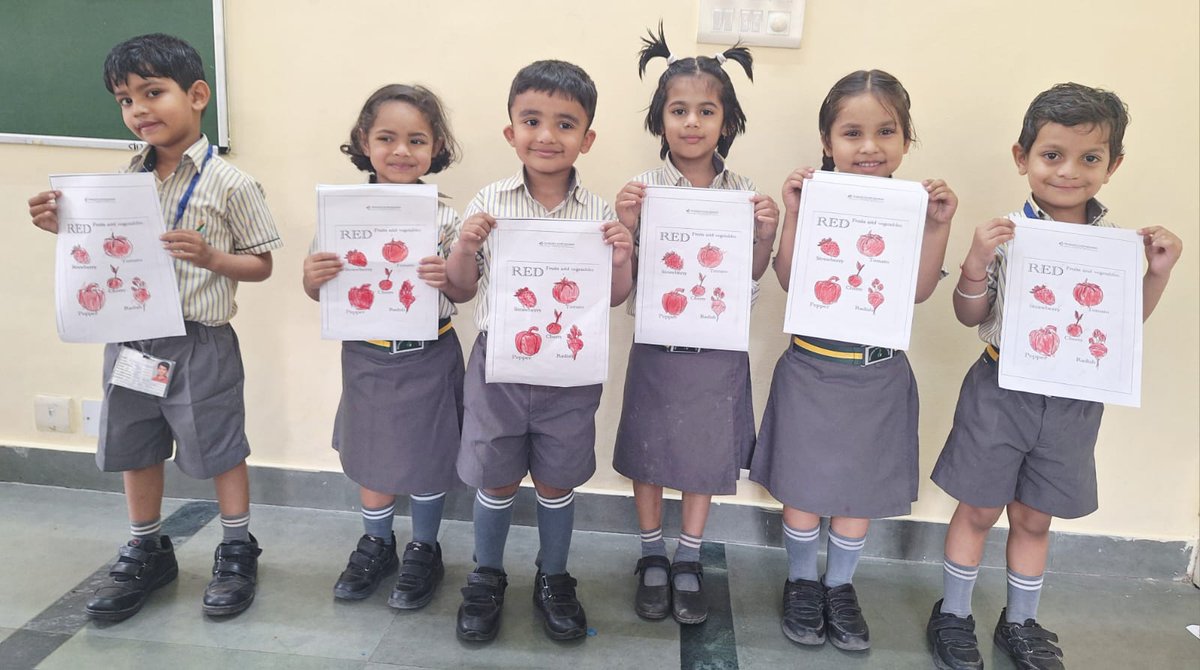 Northridgeint's tweet image. Little hands, big creativity! 🍎

 Our young learners had a fun-filled day exploring colors with fruit-themed activities—learning, creating, and smiling all the way. 💚

#ColouringFruits #EarlyLearning #CreativeKids #FunLearning #KidsCreativity #LearningThroughPlay #HappyKids
