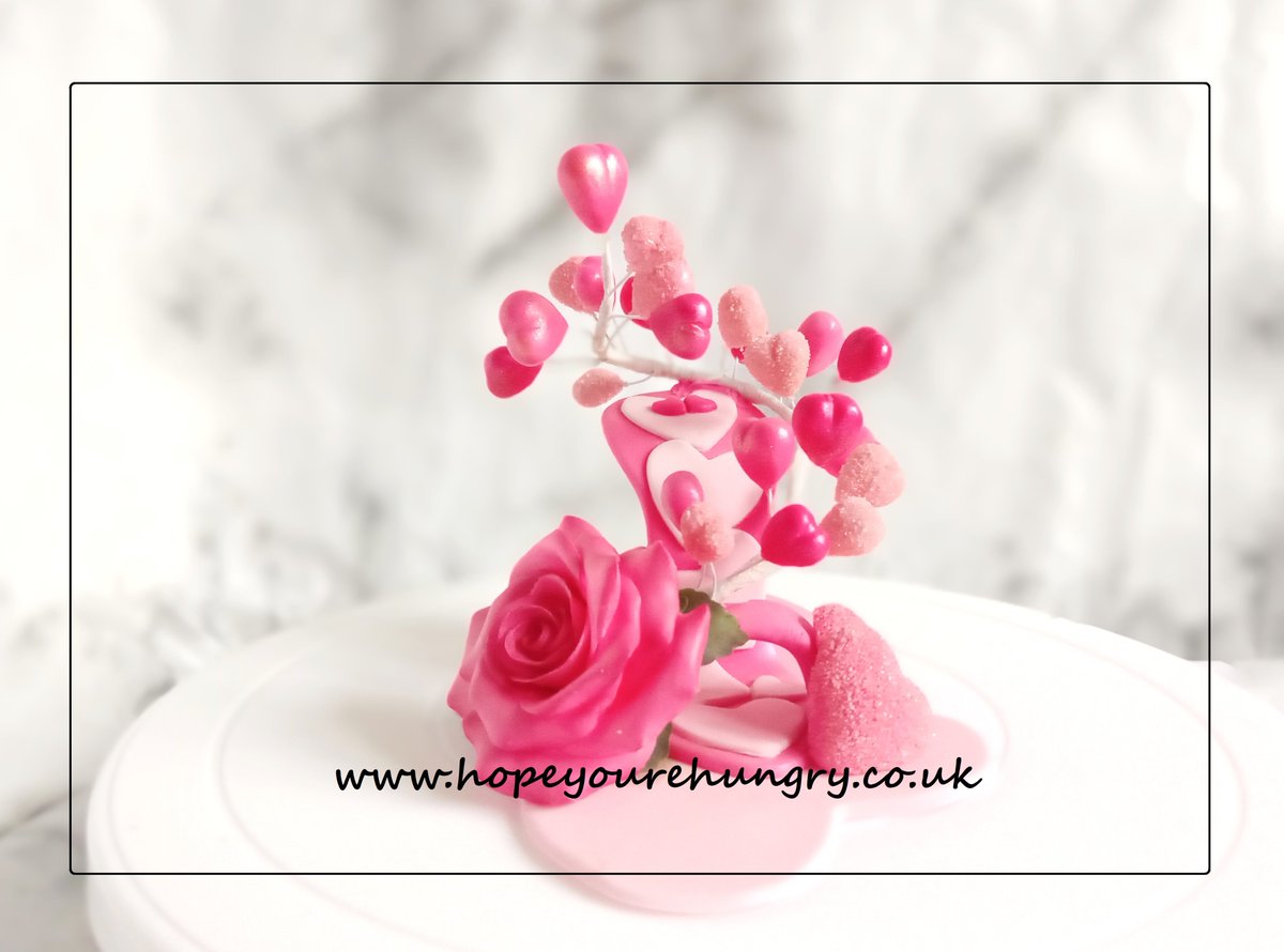re_hungry's tweet image. Good morning lovely Hungrys! It's a beautiful #Monday &amp;amp; a sparkly new week of #sugarart ahead! Thank you for all your kind support, it's truly appreciated. Have a delicious new week &amp;amp; stay hungry! ;) x #bakeithappen #cake #handmade #caketopper #roses #sugarartist