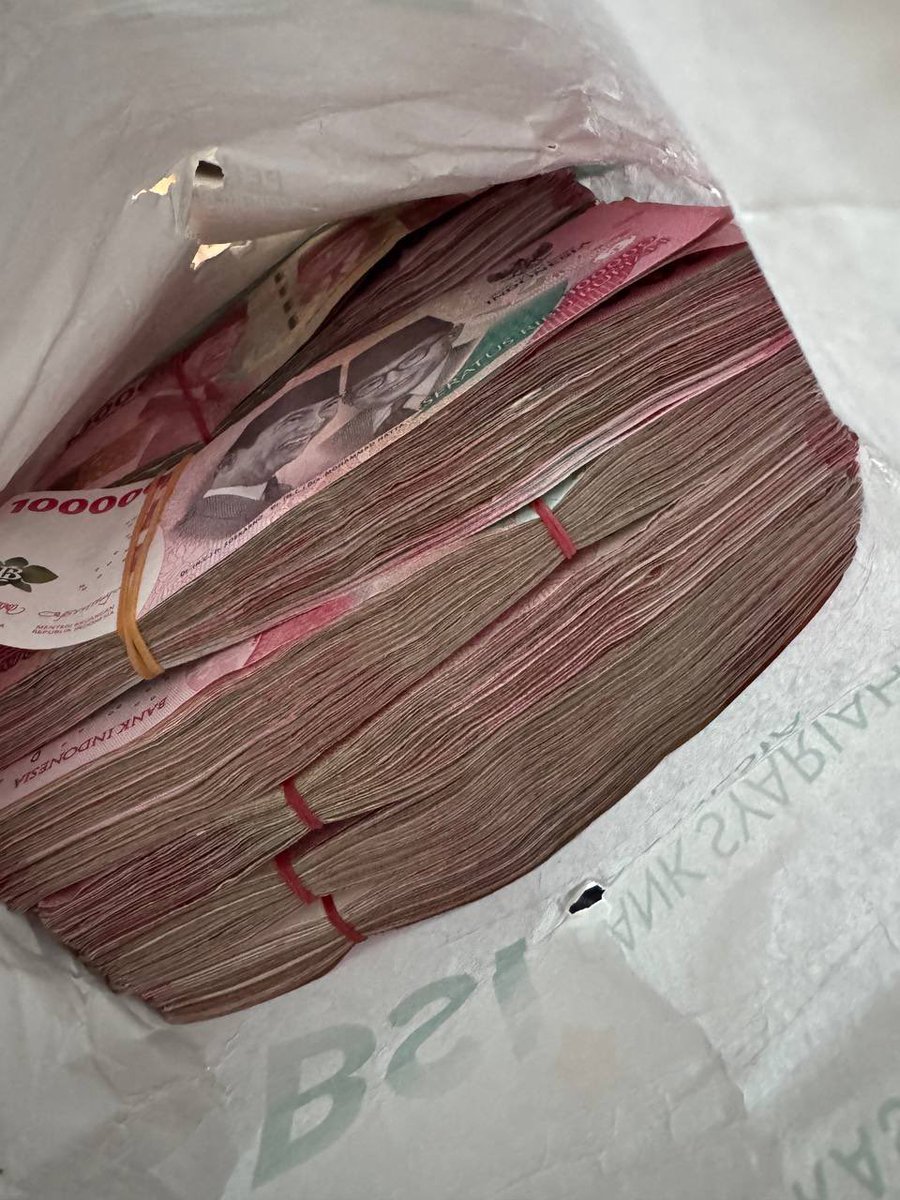 COUPLE ID tweet media