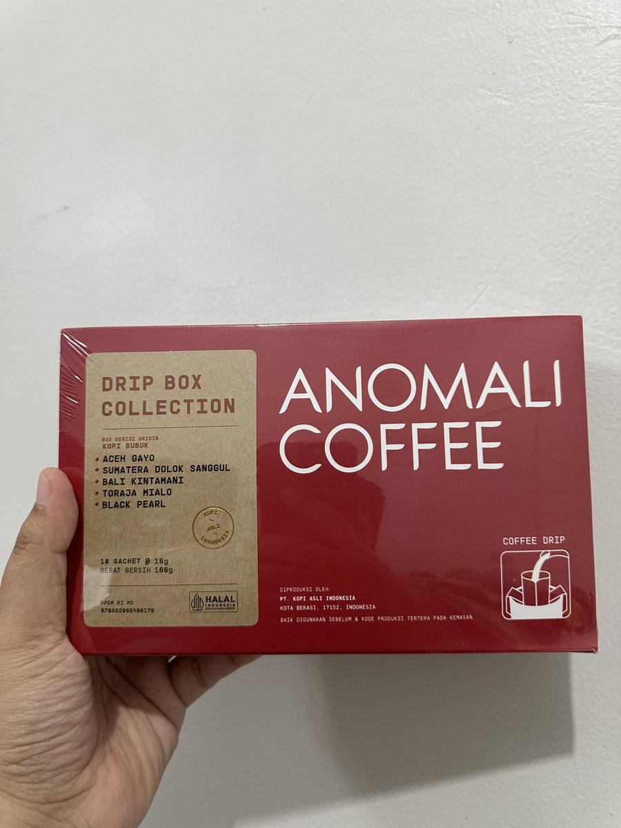 pak_erte92's tweet photo. Jika mau ngopi filter namun ringkas dan gak ribet, gua biasanya beli Anomali Coffee Drip Box Collection.

Dalam 1 box, akan dapat 5 jenis kopi. Masing2 jeni dapat 2 sachet. Jadi, 10 sachet dalam 1 box.

Rasanya bagaimana? Jangan ditanya. Muantap! Favorit gua adalah Aceh Gayo 😬

Tanpa perlu cape2 grinding dari beans, karena tinggal seduh saja. Harga pun terjangkau, tidak sampai 150 ribu 😚

Monggo silakan dicoba ☕️
🔗 https://t.co/Wrh7ixmL2i
