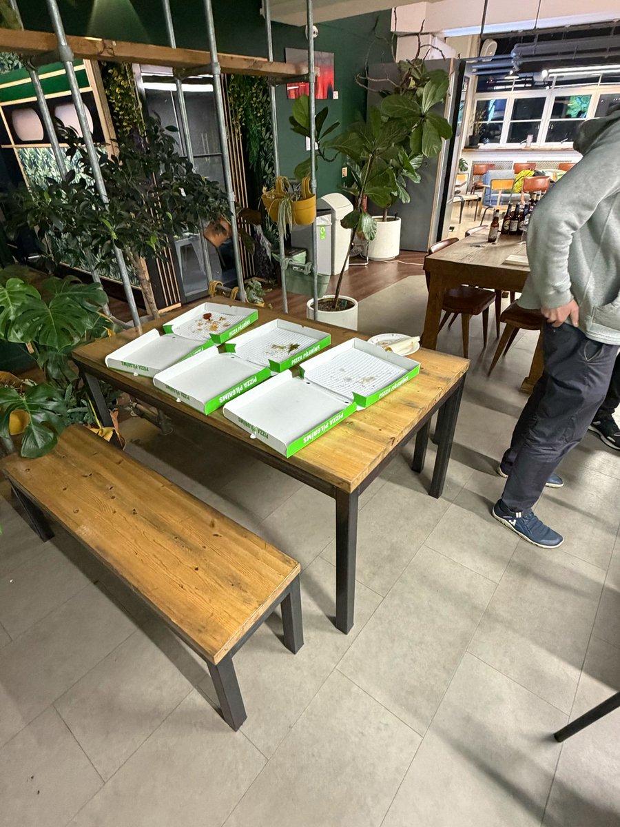AskDragonfly's tweet photo. Our co-founder Sean hosted the Dads Building Companies (DBC) Q2 Kick-off, and @AskDragonfly  was proud to sponsor alongside the @FBC_Clerkenwell . 

The centrepiece: a fireside chat with @ravsterd and Ben Wright about their new book, Founder Led Sales Explained. See👇🏻for more. https://t.co/I7zd9Km134