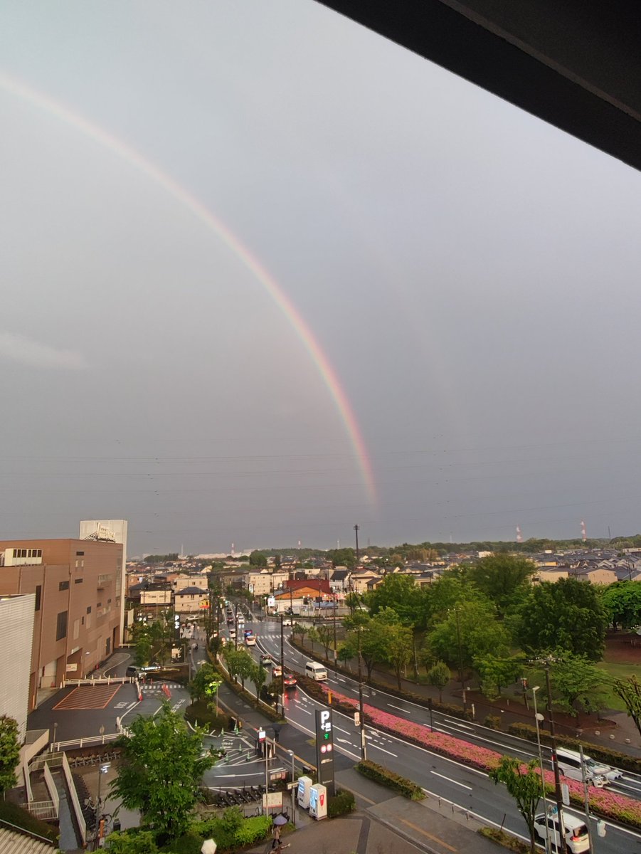 eibirdierush's tweet photo. 虹だ🌈

大きくてきれいな半円
そしてよく見ると二重！

ちょっとよい気分 https://t.co/sVh01JNTtj