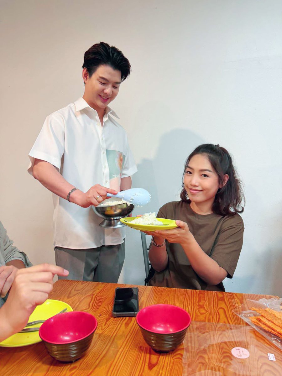 Which restaurant does the little waiter work for?

FB: Piyapron Thanakhan

#Saint_sup #MingEr #เซ้นต์ศุภพงษ์