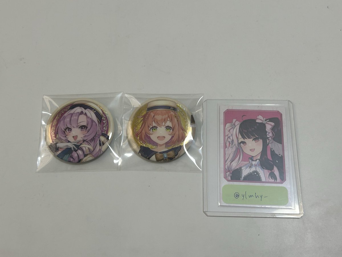ylmhy_'s tweet photo. にじさんじ缶バッジビスケット交換

譲▶️画像1の2つ
求▶️IDカードの方

郵送希望です📮
難しいとは思いますが心当たりのある方はぜひお気軽にお声かけ下さい🙇🏻‍♀️ https://t.co/TVtih3UDpj