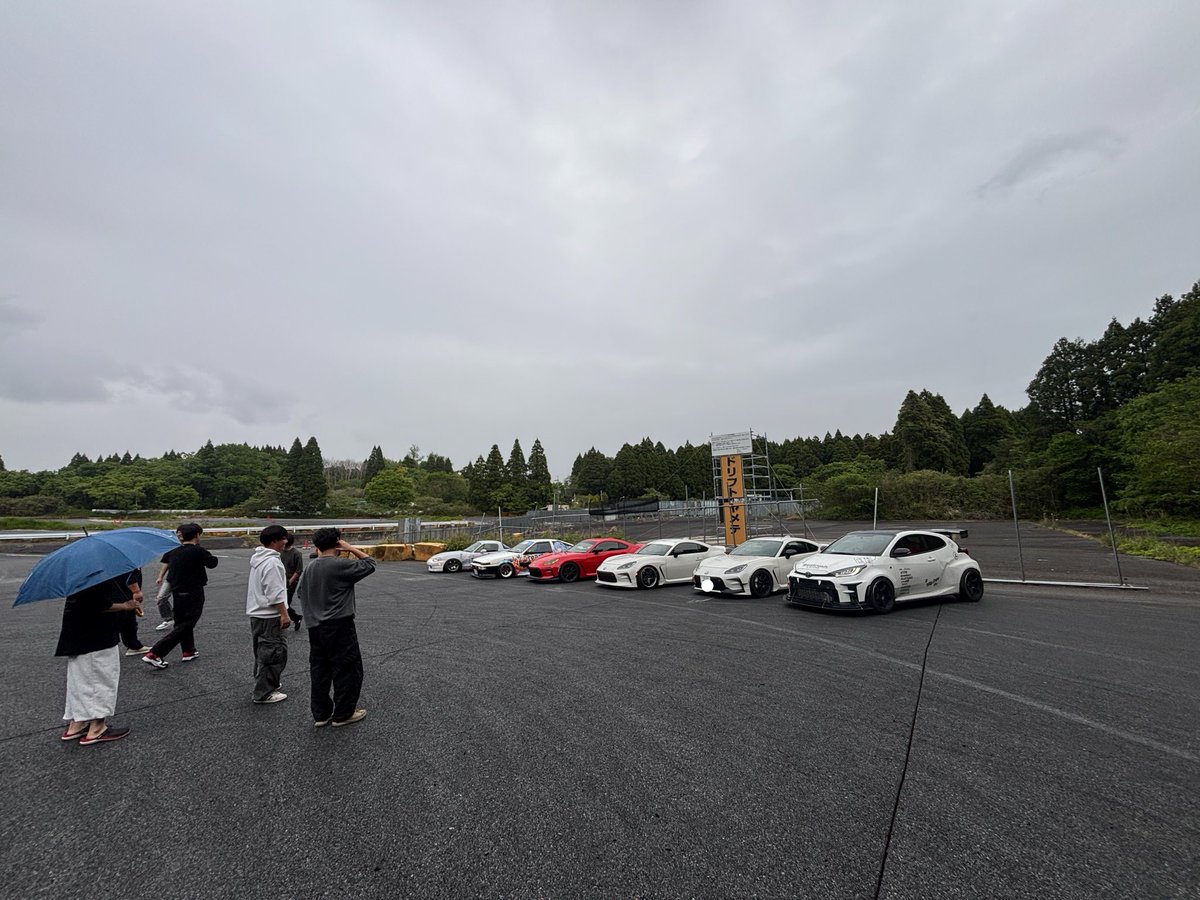 M_Cha_RYZ's tweet photo. 身内貸し切りドリフト走行会in南千葉
1人だけ駆動方式違ったけどめちゃくちゃ充実出来た！横向けるのは楽しい！ https://t.co/m0zMIrUFxO