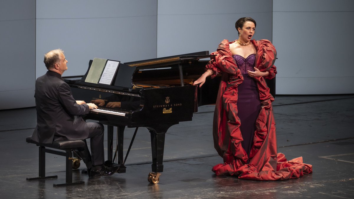LesArtsValencia's tweet image. ✨ Brillante recital de Katharina Konradi (@kathkonradi) ayer junto al pianista @juliusdrake. ¡Una tarde inolvidable!

📸 Mikel Ponce

#LesArts #Ópera #Valencia