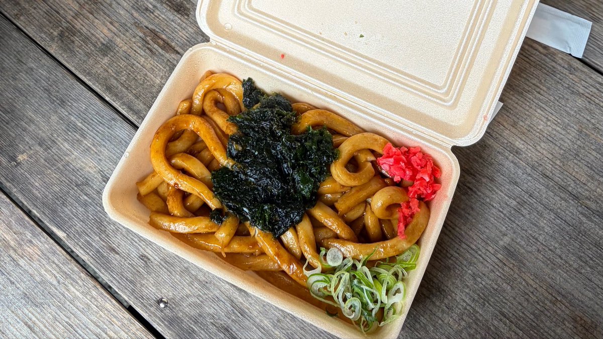 flower__Blue's tweet photo. 📍伊勢醤油本舗

伊勢に来たら絶対食べるべき焼きうどん！
ラスト8人しか食べれなくてギリギリセーフ✨️ https://t.co/IqBaQMS5EP