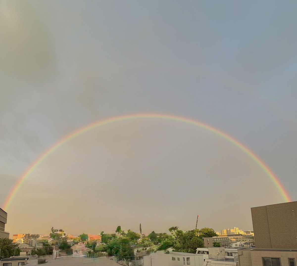 めちゃくちゃ綺麗な虹がでてたー！しかもほんのり二重🌈✨みんながハッピーになりますようにっ。