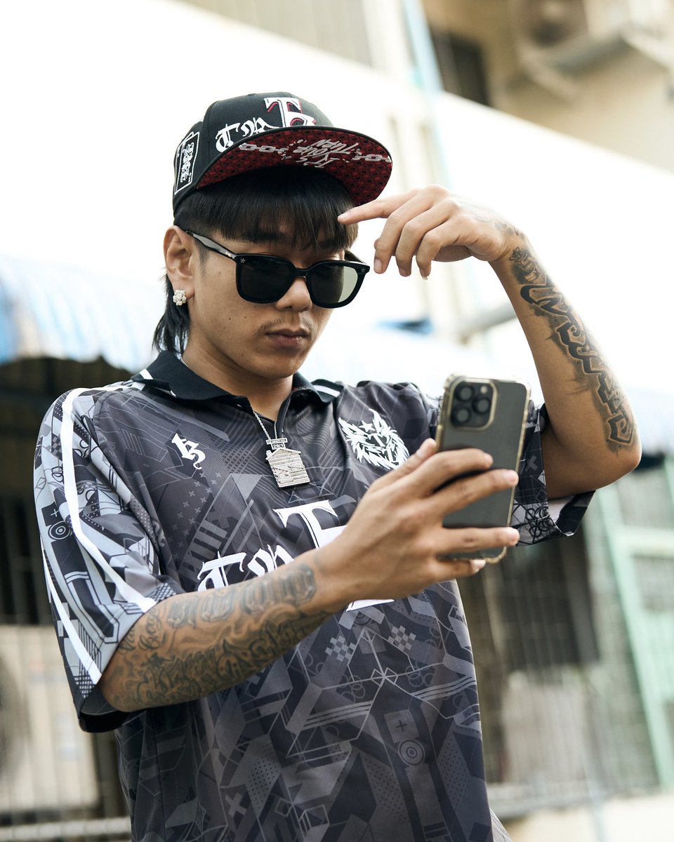 TrezWorldwide's tweet image. TZ Retro Jersey 93 
เสื้อเจอร์ซีย์ตัวแรง กลิ่นอายสปอร์ตยุค 90s ผสานสตรีทสไตล์แบบดิบๆ ผลิตจากผ้าคุณภาพเดียวกับเสื้อแข่งฟุตบอลโลก สายกีฬาห้ามพลาด 🫯

สอบถาม/สั่งซื้อ dm or line : @tzworldwide

#tzworldwide #jersy #cargo #streetwear